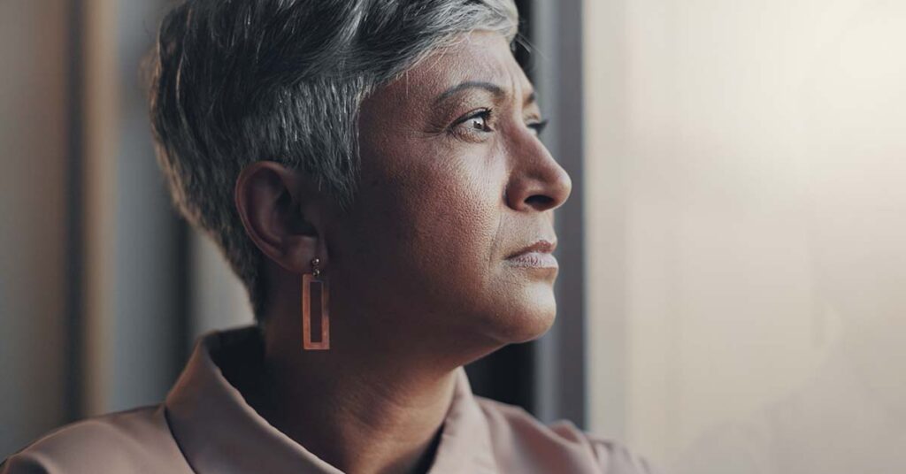 Parkinson em mulheres: sintomas, diferenças hormonais e cuidados no tratamento