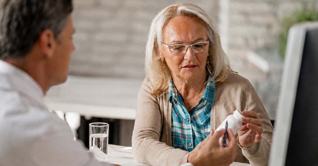 Parkinson em mulheres: sintomas, diferenças hormonais e cuidados no tratamento
