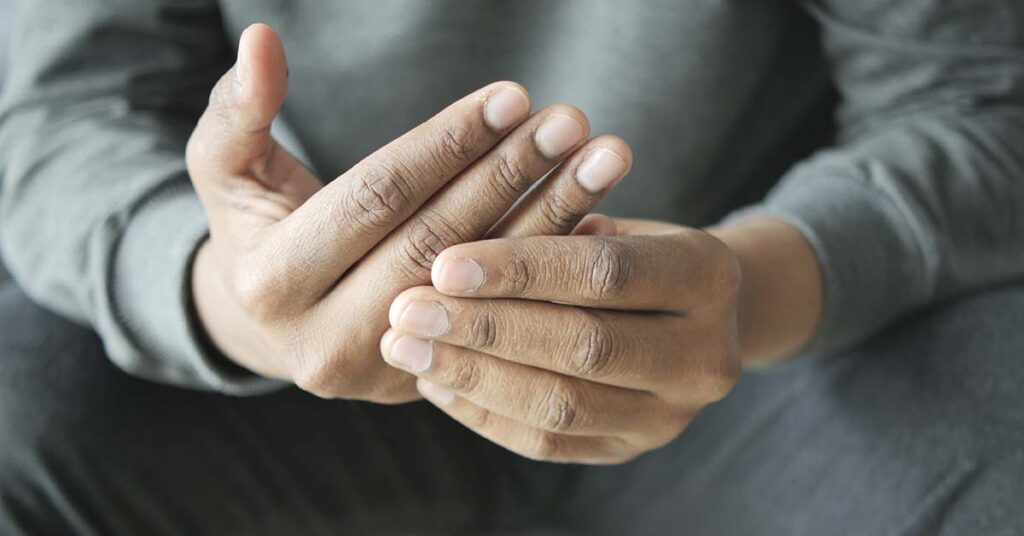 Tremor no Parkinson: por que acontece, tipos e abordagens de tratamento